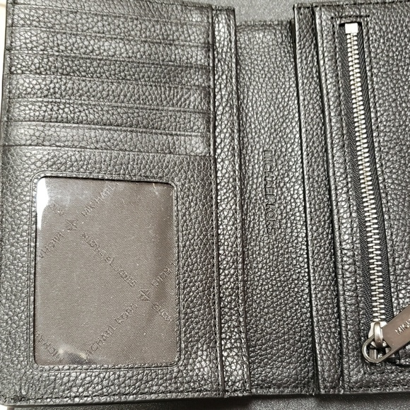 Michael Kors Ladies Wallet - Picture 5 of 8